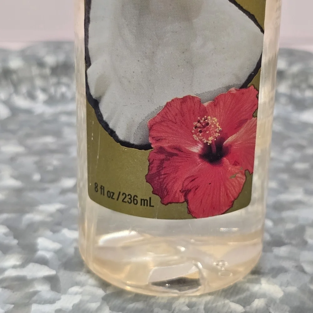 ⭐️40% Off⭐️ Bath & Body Works Exotic Coconut Body Splash